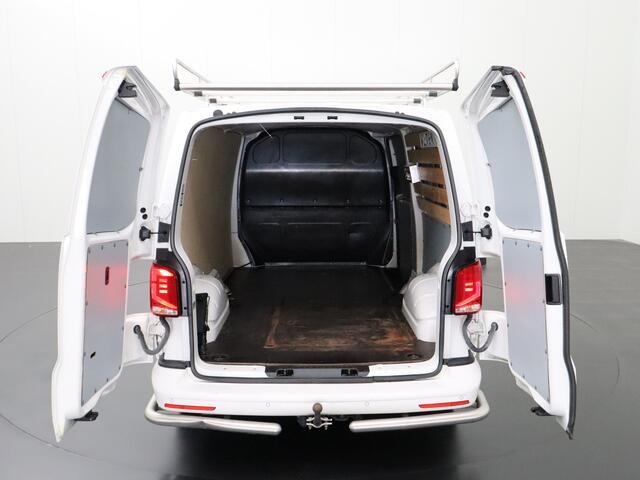 Volkswagen TRANSPORTER 2.0TDI 150PK Lang Highline | Imperiaal | Trekhaak | Navigatie | Airco | 3-Persoons