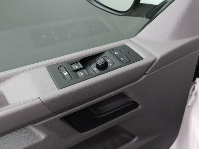 Volkswagen TRANSPORTER 2.0TDI 150PK Lang Highline | Imperiaal | Trekhaak | Navigatie | Airco | 3-Persoons