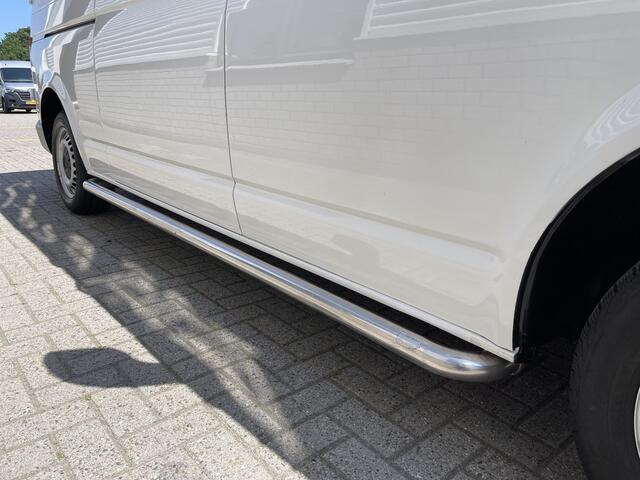 Volkswagen TRANSPORTER 2.0 TDI 102pk L2H1 Trendline / vaste prijs rijklaar ¤ 13.950 ex btw / lease vanaf ¤ 316 / euro 6 diesel / bpm vrij / airco / imperial / trekhaak 2200 kg !