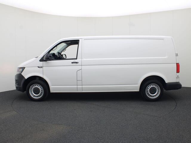 Volkswagen TRANSPORTER 2.0TDi 150pk Trendline L2 · Airco · Trekhaak · Houten vloer · Verwarmbare buitenspiegels · 3-zits ·