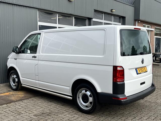 Volkswagen TRANSPORTER 2.0 TSI L1H1 Benzine Airco Cruise controle Navigatie Apple carplay Parkeerhulp achter 3-Persoons Bpm vrij voor particulier gebruik!!