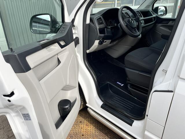 Volkswagen TRANSPORTER 2.0 TSI L1H1 Benzine Airco Cruise controle Navigatie Apple carplay Parkeerhulp achter 3-Persoons Bpm vrij voor particulier gebruik!!