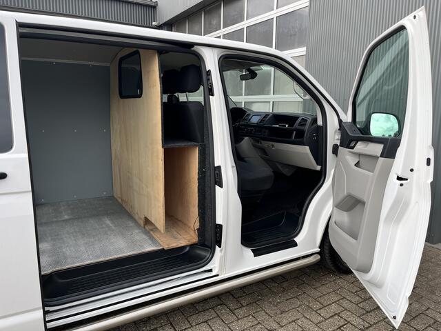 Volkswagen TRANSPORTER 2.0 TSI L1H1 Benzine Airco Cruise controle Navigatie Apple carplay Parkeerhulp achter 3-Persoons Bpm vrij voor particulier gebruik!!