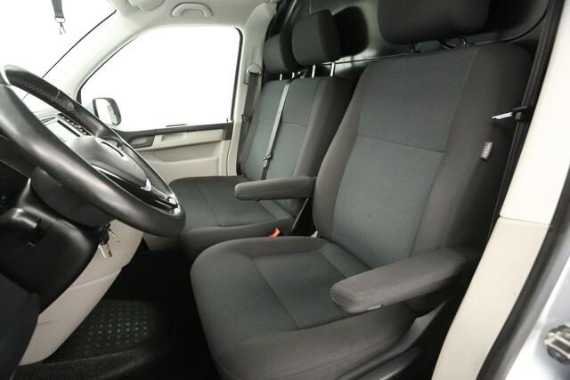 Volkswagen TRANSPORTER 2.0 TDI L2H1 | MARGE! | 150PK DSG Automaat 2xSchuifdeur Airco Camera Carplay Cruise LED Trekhaak 3 Persoons 18"LMV PDC