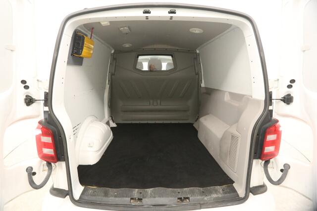 Volkswagen TRANSPORTER 2.0 TDI 150PK L2H1 | Dubbele Cabine | 5 Persoons | DSG Automaat | 2xSchuifdeur Airco Cruise Carplay Trekhaak Navi PDC 18''LMV