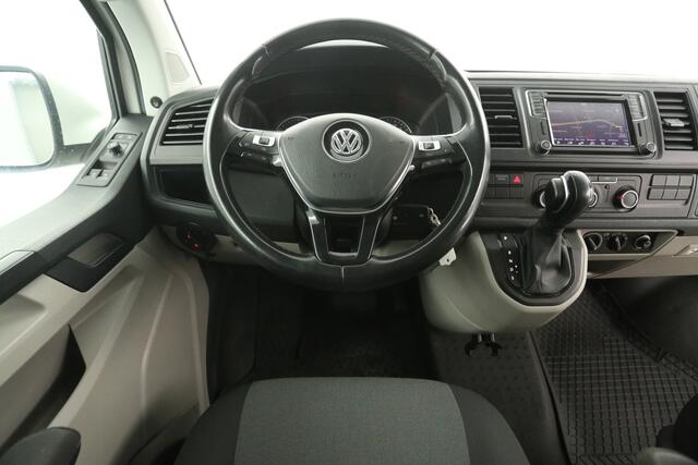 Volkswagen TRANSPORTER 2.0 TDI 150PK L2H1 | Dubbele Cabine | 5 Persoons | DSG Automaat | 2xSchuifdeur Airco Cruise Carplay Trekhaak Navi PDC 18''LMV