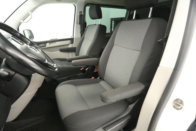 Volkswagen TRANSPORTER 2.0 TDI 150PK L2H1 | Dubbele Cabine | 5 Persoons | DSG Automaat | 2xSchuifdeur Airco Cruise Carplay Trekhaak Navi PDC 18''LMV