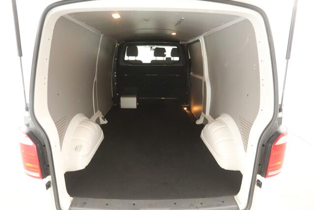 Volkswagen TRANSPORTER 2.0 TDI L2H1 150PK DSG Automaat LED Airco Camera Cruise Trekhaak 3 Persoons PDC 18''LMV