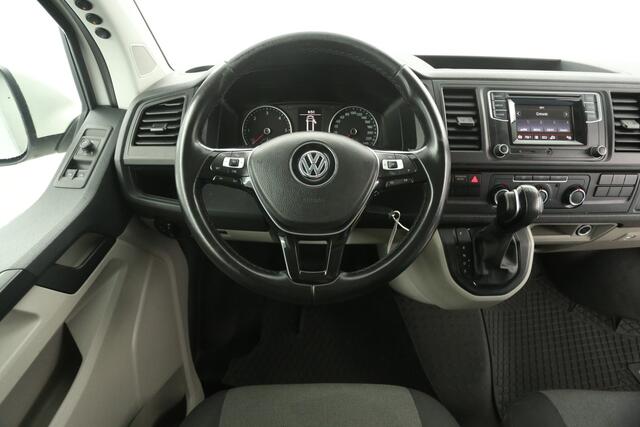 Volkswagen TRANSPORTER 2.0 TDI L2H1 150PK DSG Automaat LED Airco Camera Cruise Trekhaak 3 Persoons PDC 18''LMV