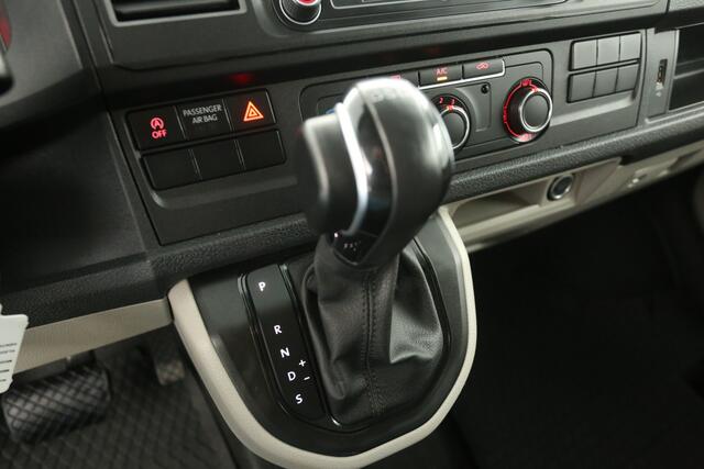 Volkswagen TRANSPORTER 2.0 TDI L2H1 150PK DSG Automaat LED Airco Camera Cruise Trekhaak 3 Persoons PDC 18''LMV