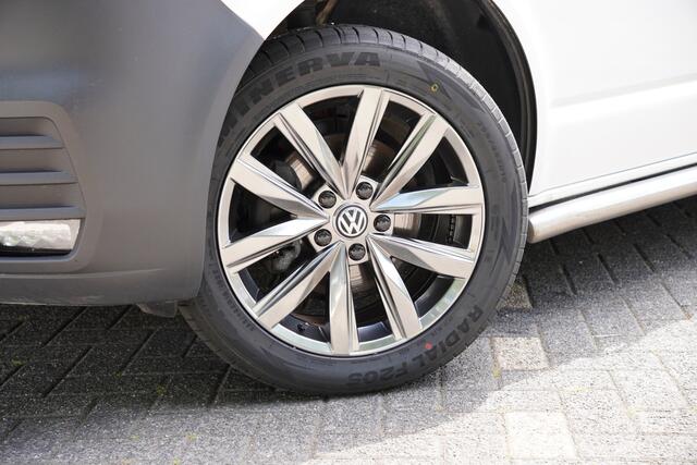 Volkswagen TRANSPORTER 2.0 TDI L2H1 30 DC Highline / Nieuwe velgen en banden / Automaat / Cruise / Camera / Trekhaak /