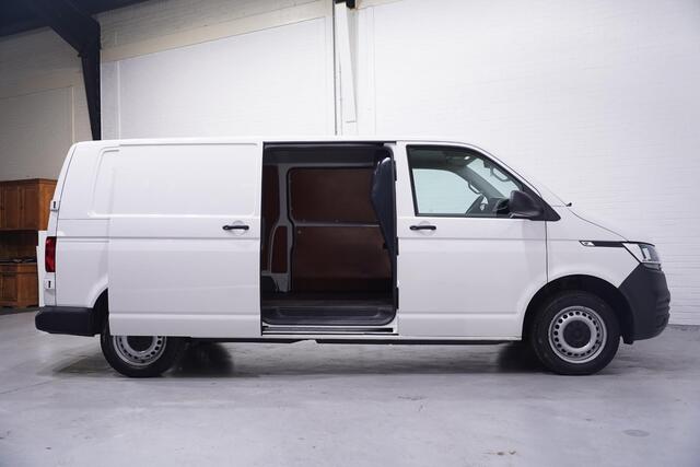 Volkswagen TRANSPORTER 2.0 TDI 110 pk L2H1 Airco, 2x Schuifdeur NAP, Trekhaak, Cruise Control, 2-Zits, 1e Eigenaar