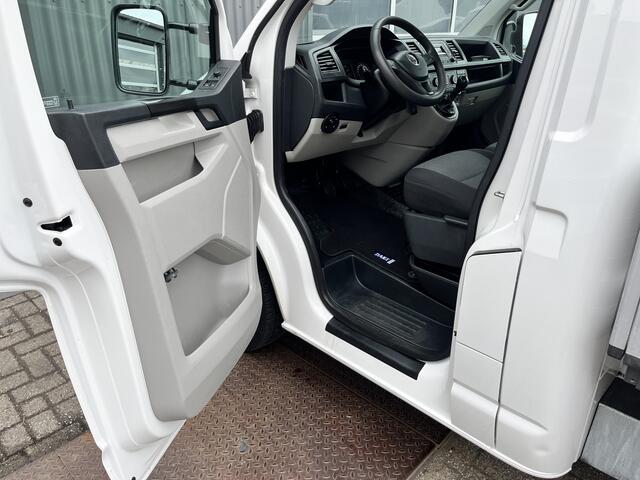 Volkswagen TRANSPORTER 2.0 TDI L2H1 150pk Pick up open laadbak Airco Cruise control Bluetooth trekhaak 2500 kg 1e eigenaar Dealer onderhouden P-up Bakwagen Doka Pritsche Ahk 2500kg