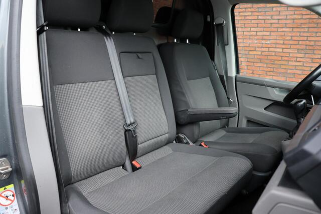 Volkswagen TRANSPORTER 2.0 TDI L2H1 150 PK BULLI | LED Koplampen | ACC | | 3-Zitter | Marge | BTW & BPM Vrij | Dealer onderhouden | Nieuwe distributieriem