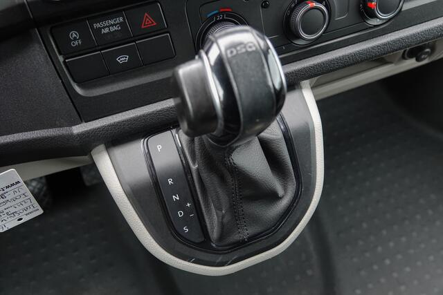 Volkswagen TRANSPORTER L2H1 2.0Tdi 180Pk DSG7 | 2xSchuifdeur | Leder | Trekhaak | Sidebars | 17''