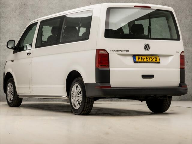 Volkswagen TRANSPORTER Kombi 2.0 TDI L2H1 8 Persoons (APPLE CARPLAY, NAVIGATIE, BLUETOOTH, AIRCO, ELEK PAKKET, ARMSTEUN, SPORTSTOELEN, NIEUWE APK, NIEUWSTAAT)