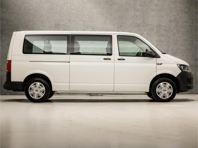 Volkswagen TRANSPORTER Kombi 2.0 TDI L2H1 8 Persoons (APPLE CARPLAY, NAVIGATIE, BLUETOOTH, AIRCO, ELEK PAKKET, ARMSTEUN, SPORTSTOELEN, NIEUWE APK, NIEUWSTAAT)