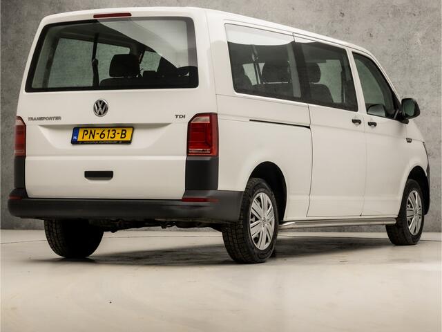 Volkswagen TRANSPORTER Kombi 2.0 TDI L2H1 8 Persoons (APPLE CARPLAY, NAVIGATIE, BLUETOOTH, AIRCO, ELEK PAKKET, ARMSTEUN, SPORTSTOELEN, NIEUWE APK, NIEUWSTAAT)