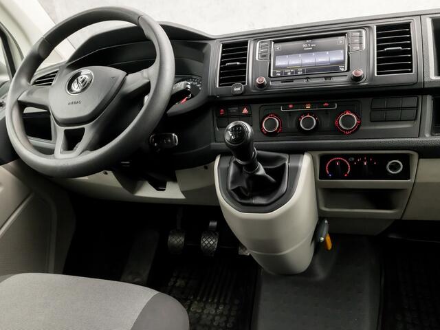 Volkswagen TRANSPORTER Kombi 2.0 TDI L2H1 8 Persoons (APPLE CARPLAY, NAVIGATIE, BLUETOOTH, AIRCO, ELEK PAKKET, ARMSTEUN, SPORTSTOELEN, NIEUWE APK, NIEUWSTAAT)