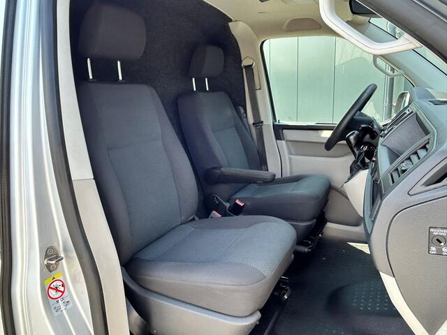 Volkswagen TRANSPORTER 2.0 TDI 150 PK DSG AUTOM HIGHLINE / L2H1 / 1e EIG. / ACHTERKLEP / AIRCO / CRUISE / NAVI / PDC