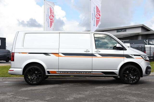 Volkswagen TRANSPORTER 2.0 TDI L2H1 30 Highline PB Edition Adaptieve Cruise, Carplay, Camera, 150pk, Automaat, LED, Multimedia, Sensoren, Uniek!
