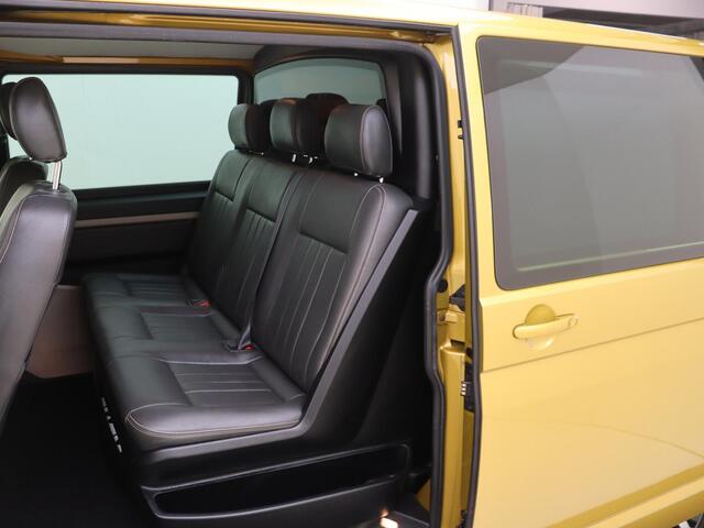 Volkswagen TRANSPORTER 2.0 TDI L2H1 DC Highline 199PK DSG | Navigatie | Camera | Trekhaak | Leder | DC
