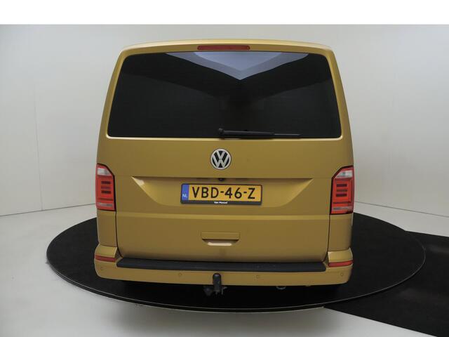 Volkswagen TRANSPORTER 2.0 TDI L2H1 DC Highline 199PK DSG | Navigatie | Camera | Trekhaak | Leder | DC