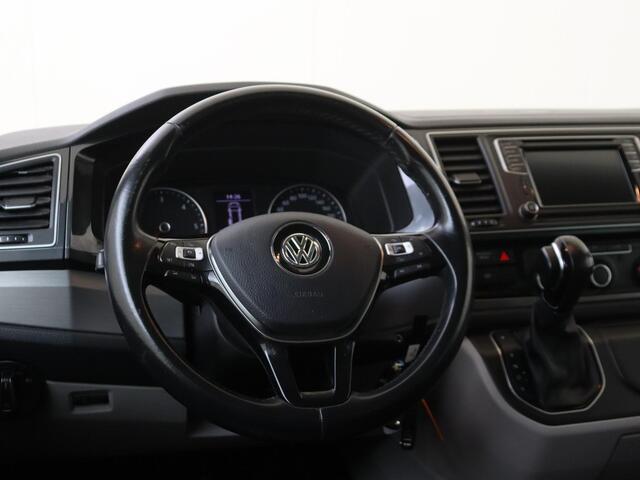 Volkswagen TRANSPORTER 2.0 TDI L2H1 DC Highline 199PK DSG | Navigatie | Camera | Trekhaak | Leder | DC