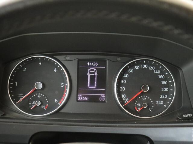 Volkswagen TRANSPORTER 2.0 TDI L2H1 DC Highline 199PK DSG | Navigatie | Camera | Trekhaak | Leder | DC