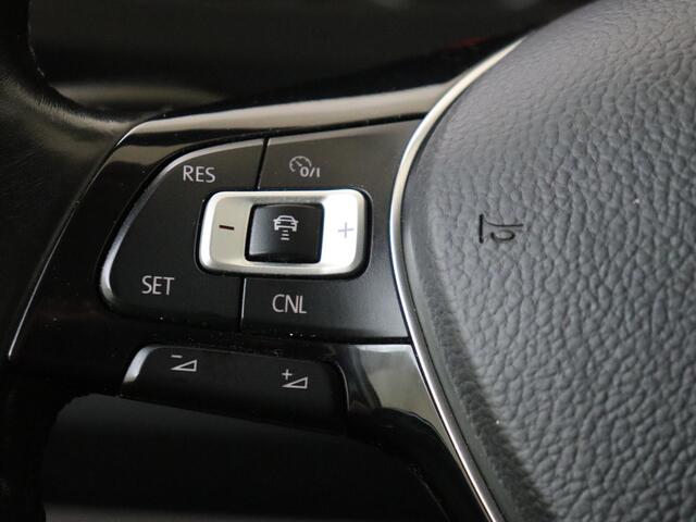 Volkswagen TRANSPORTER 2.0 TDI L2H1 DC Highline 199PK DSG | Navigatie | Camera | Trekhaak | Leder | DC