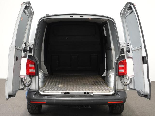 Volkswagen TRANSPORTER 102pk L1H1 Highline Navigatie 18" Velgen Airco Cruise control Euro6 Bluetooth