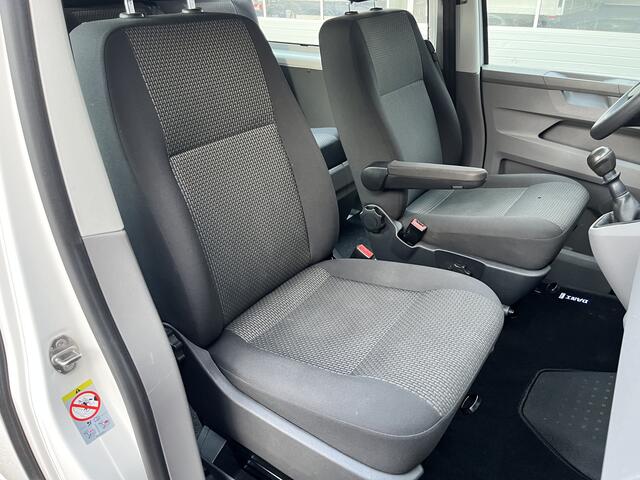 Volkswagen TRANSPORTER 2.0 TDI L2H1 150PK DC Airco Cruise controle Telefoonverbinding Trekhaak 2500kg Apple carplay Navigatiesysteem schuifdeur Euro 6 DC 1e eigenaar Dealer onderhouden