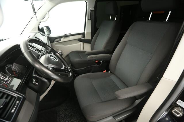 Volkswagen TRANSPORTER 2.0 TDI L2H1 | Dubbele Cabine | 5 Persoons | 140PK Airco ACC Camera Carplay PDC 17''LMV Trekhaak|