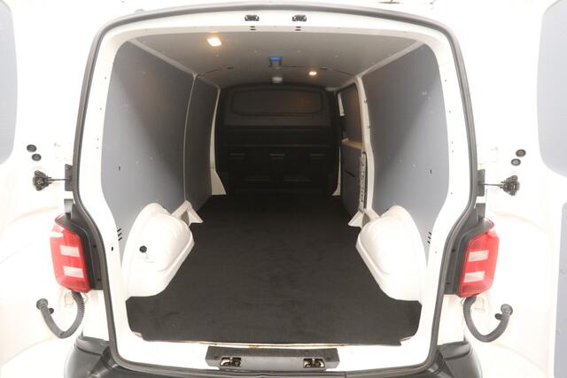 Volkswagen TRANSPORTER 2.0 TDI L2H1 Airco Camera Cruise Trekhaak Imperiaal PDC Elektrpakket