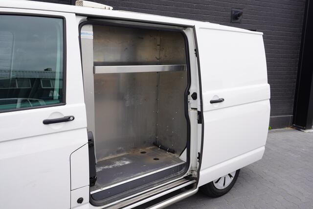 Volkswagen TRANSPORTER 2.0 TDI 150PK 2x schuifdeur EURO 6 - Airco - Navi - Cruise - ¤ 14.900,- Excl.