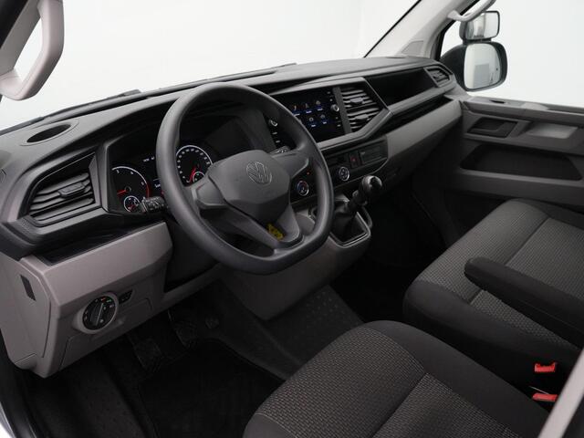 Volkswagen TRANSPORTER 2.0 TDI 110 pk L2H1 28 | Parkeersensoren achter | Navigatie | Cruise control | Carplay | Navigatie