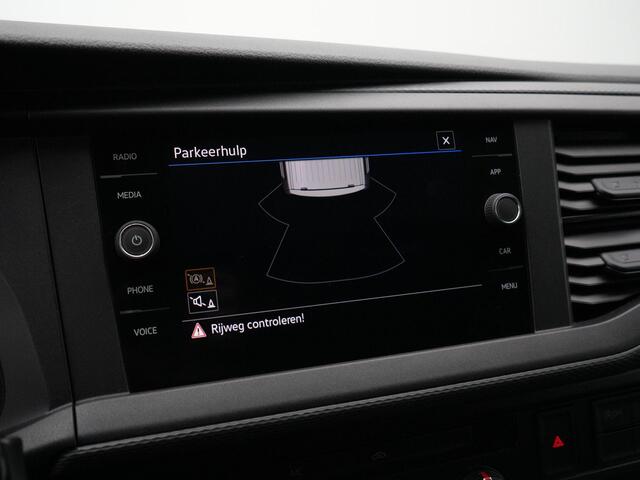 Volkswagen TRANSPORTER 2.0 TDI 110 pk L2H1 28 | Parkeersensoren achter | Navigatie | Cruise control | Carplay | Navigatie