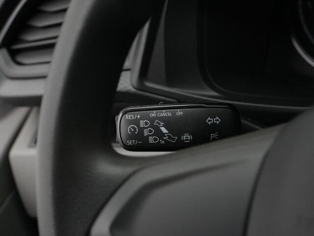Volkswagen TRANSPORTER 2.0 TDI 110 pk L2H1 28 | Parkeersensoren achter | Navigatie | Cruise control | Carplay | Navigatie