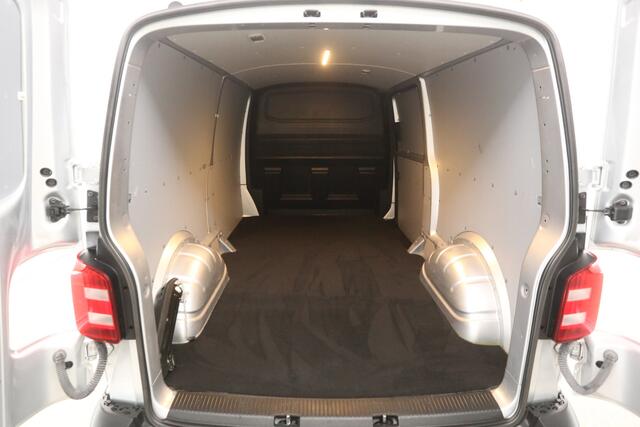 Volkswagen TRANSPORTER 2.0 TDI L2H1 Airco Cruise Carplay Navi Imperiaal PDC Elektrpakket