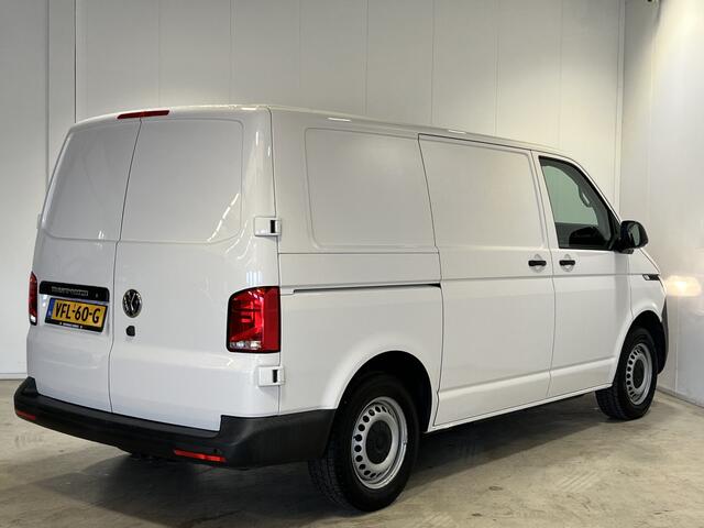 Volkswagen TRANSPORTER 2.0 TDI L1H1 26 Highline | Navigatie/Android/Apple Carplay | Laadruimte Inrichting | Cruise Control | PDC Voor en Achter + Camera Achter | Voorstoelen + Voorruit Verwarmd |