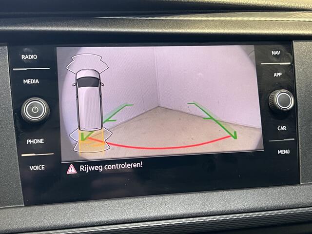 Volkswagen TRANSPORTER 2.0 TDI L1H1 26 Highline | Navigatie/Android/Apple Carplay | Laadruimte Inrichting | Cruise Control | PDC Voor en Achter + Camera Achter | Voorstoelen + Voorruit Verwarmd |