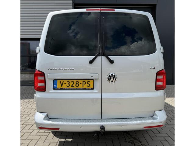 Volkswagen TRANSPORTER 2.0 TDI L2H1 DC Highline 150PK ?Euro 6 ?5-Persoons ?Full LED ?Navigatie ?Apple Carplay & Android Auto ?Parkeersensoren ?Trekhaak ?Lichtmetaal