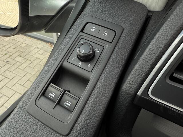Volkswagen TRANSPORTER 2.0 TDI L2H1 DC Highline 150PK ?Euro 6 ?5-Persoons ?Full LED ?Navigatie ?Apple Carplay & Android Auto ?Parkeersensoren ?Trekhaak ?Lichtmetaal