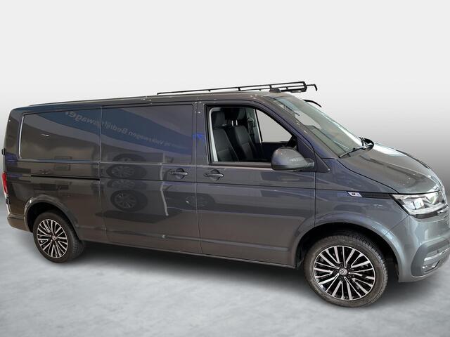 Volkswagen TRANSPORTER Bedrijfswagens Highline 2.0 TDI L2H1 28 110 kW / 150PK DSG VW Bedrijfswagens Transporter Highline 2.0 TDI L2H1 28 110 kW / 150PK Multifunctioneel stuurwiel | Armleuningen voor beide voorstoelen | Navigatiesysteem Discover Media (10") inclusief streaming &