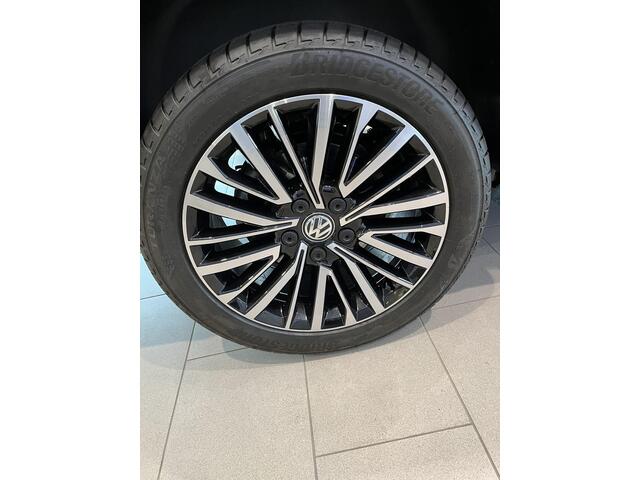 Volkswagen TRANSPORTER Bedrijfswagens Highline 2.0 TDI L2H1 28 110 kW / 150PK DSG VW Bedrijfswagens Transporter Highline 2.0 TDI L2H1 28 110 kW / 150PK Multifunctioneel stuurwiel | Armleuningen voor beide voorstoelen | Navigatiesysteem Discover Media (10") inclusief streaming &