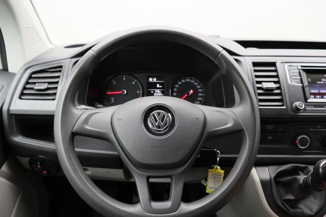 Volkswagen TRANSPORTER 2.0 TDI L1H2 Comfortline 2016 | 1e Eigenaar | Cruise Control | Trekhaak | Parkeersensoren | Elektrische Ramen | 2 Sleutels | Nationale Autopas