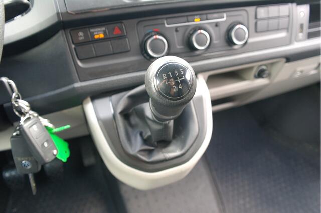 Volkswagen TRANSPORTER 2.0 TDI L2H1 102 PK | Sortimo | Airco | Cruise