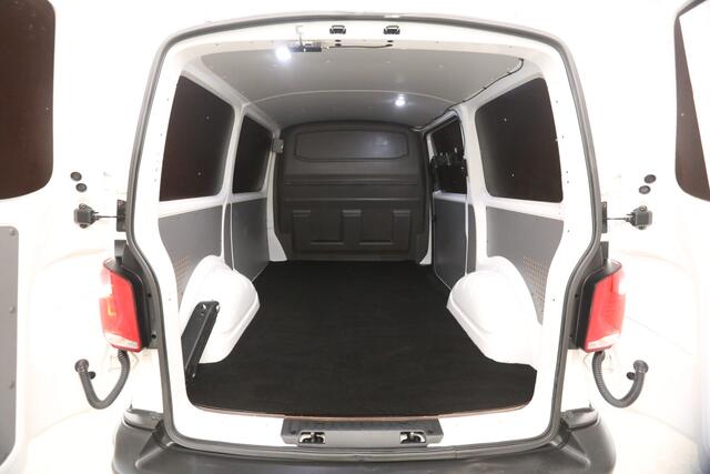 Volkswagen TRANSPORTER 2.0 TDI L1H1 140PK Airco Cruise Carplay Trekhaak 3 Persoons Navi PDC Imperiaal