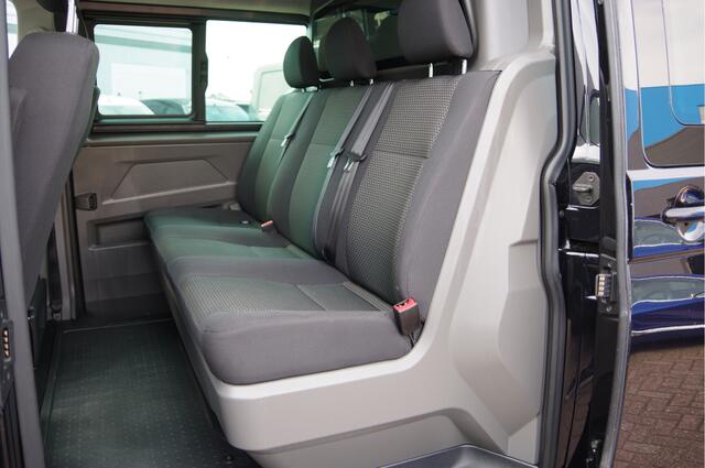 Volkswagen TRANSPORTER 2.0 TDI L2 150PK AUT. DC-5P, LED, 2X SCHUIFDEUR, TREKHAAK, NAVI, CRUISE, LEDER STUUR, PARKEERSENSOREN, MISTLAMPEN, DUBBELE CABINE