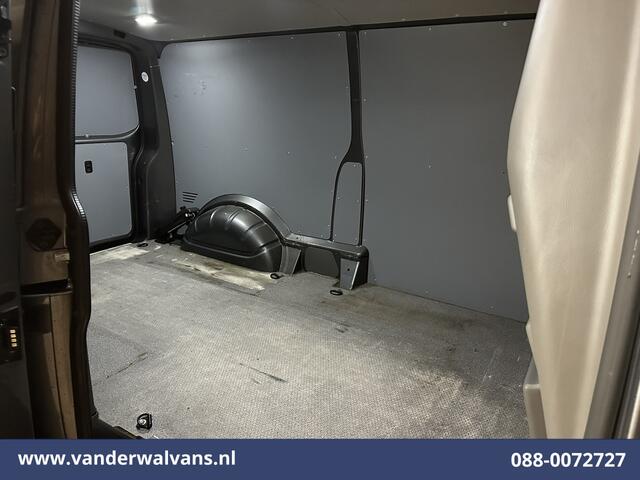 Volkswagen TRANSPORTER 2.0 TDI L2H1 Euro6 Airco | Apple Carplay | Android Auto | Trekhaak | Cruisecontrol Parkeersensoren